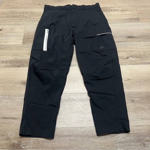 Nike Sportswear Essentials Woven Cargo Tech Pants Mens Size 34 DD7034 010 Black - Picture 1 of 9